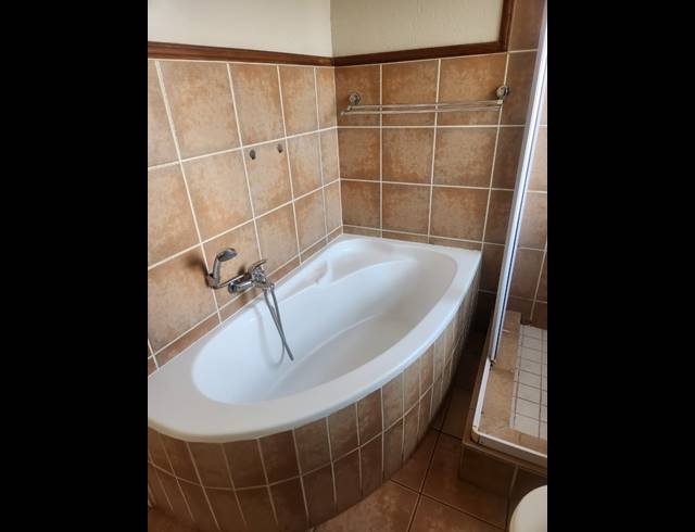3 BEDROOM APARTMENT FOR SALE IN AZALEA PARK